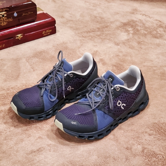 on cloud helion shoes